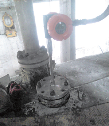 安裝在現場的磁致伸縮液位計 安裝在現場的磁致伸縮液位計