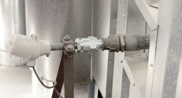 安裝在現(xiàn)場的熱電偶一體化溫度變送器